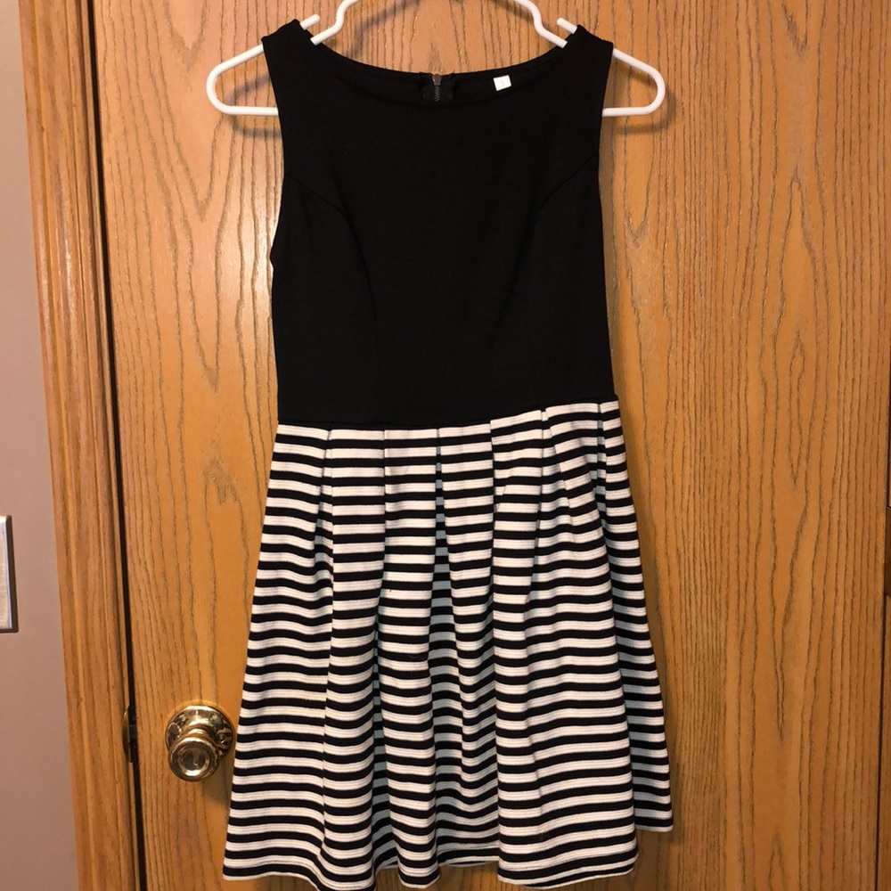 Black & white horizontal strip dress